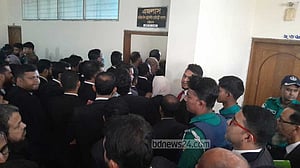 চট্টগ্রামে আদালতে সহিংসতা: বিস্ফোরক মামলায় ৬৩ আইনজীবীর জামিন