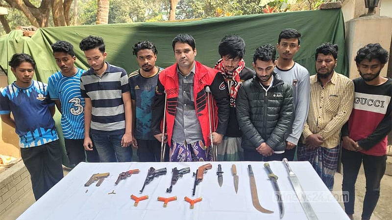 কুমিল্লায় সেনা অভিযানে অস্ত্র-গুলি উদ্ধার, গ্রেপ্তার ১০