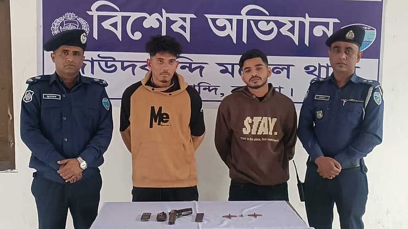 কুমিল্লায় অস্ত্র-গুলিসহ দুই যুবক গ্রেপ্তার