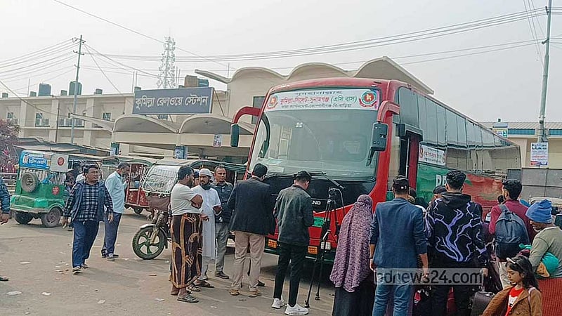 ট্রেন বন্ধ: কুমিল্লা রেল স্টেশন থেকে চলছে বিআরটিসির বাস