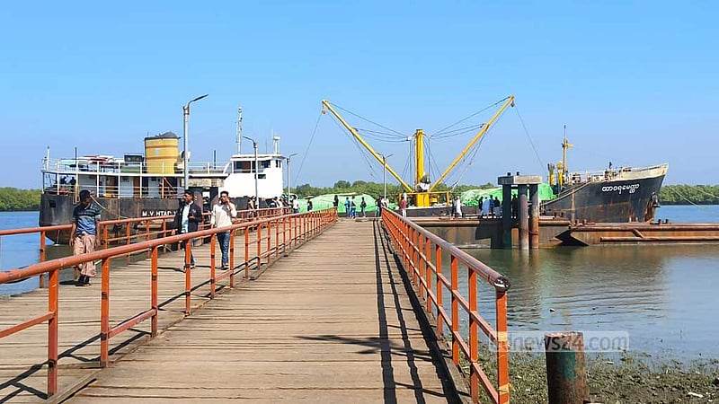 মিয়ানমার থেকে পণ্য আসছে না টেকনাফে, আমদানি বন্ধের ‘উড়ো খবর’