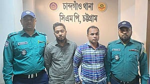চট্টগ্রামে তল্লাশির জন্য অটোরিকশা থামিয়ে ‘হামলার শিকার’ পুলিশ