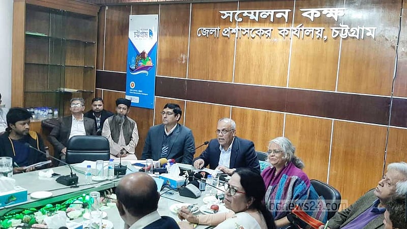 ‘দুষ্টচক্র ভেঙে’ সংবাদমাধ্যমকে শৃঙ্খলায় আনতে হবে: কামাল আহমেদ