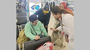 শাহজালালে অসুস্থ যাত্রী, চিকিৎসার পর ফিরলেন গন্তব্যে