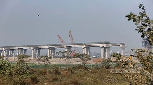 দৃশ্যমান ঢাকা-আশুলিয়া এলিভেটেড এক্সপ্রেসওয়ে