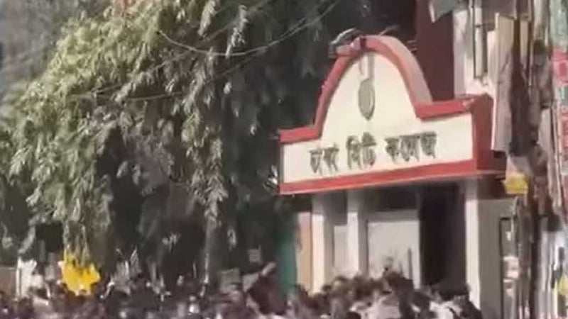 কোচিং সেন্টারের সিঁড়িতে ‘ধাক্কা’, ঢাকা কলেজ-সিটি কলেজ সংঘর্ষ