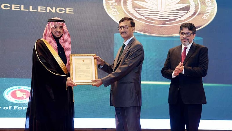 ‘ডিপ্লোম্যাটিক এক্সিলেন্স’ পদক পেলেন সৌদি রাষ্ট্রদূত