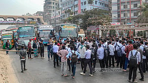 যাত্রাবাড়ীতে সড়ক আটকে বিক্ষোভ