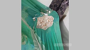ঢাবির মুহসীন হলে পলেস্তারা খসে পড়ল শিক্ষার্থীর মাথায়