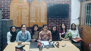 ঢাকা বিশ্ববিদ্যালয়: দাবি আদায়ে ‘ভিসির বাংলোয় ঠাঁই চাই’