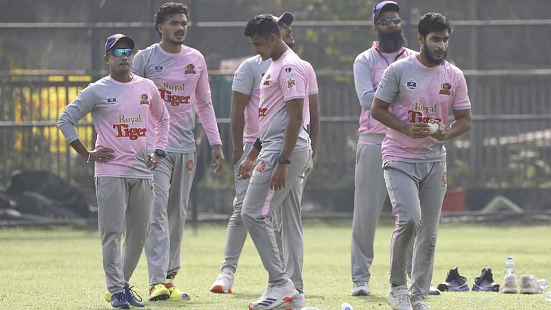 দিনভর নাটকের পর মধ্যরাতে অভিযোগ অস্বীকার দুর্বার রাজশাহীর