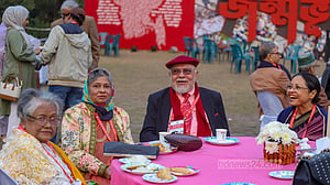 বন্ধুরা এল, স্মৃতিভ্রমণের আড্ডা জমল