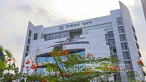 দুই সপ্তাহে ইসির শতাধিক নির্বাচন কর্মকর্তা বদলি