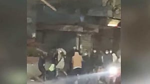 এলিফ্যান্ট রোডে ব্যবসায়ীকে কোপানোর ঘটনায় গ্রেপ্তার ২ জন রিমান্ডে