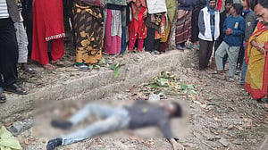 বাবার মৃত্যুর পর পাওয়া রিকশাই কাল হলো কিশোরের