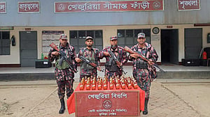 ফেনী সীমান্তে বিপুল ভারতীয় পণ্য ও মাদক জব্দ