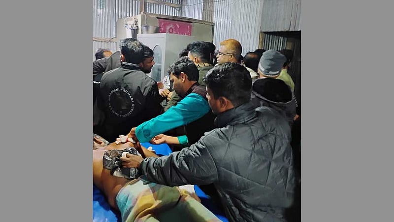 ফেনীতে তিন যুবদল কর্মীকে কুপিয়ে জখম, গ্রেপ্তার ১