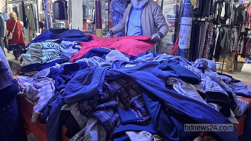 ‘মানুষের হাতে ট্যাকা নাই, বিক্রি কম’