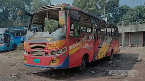 গভীর রাতে টার্মিনালে রাখা বাসে আগুন
