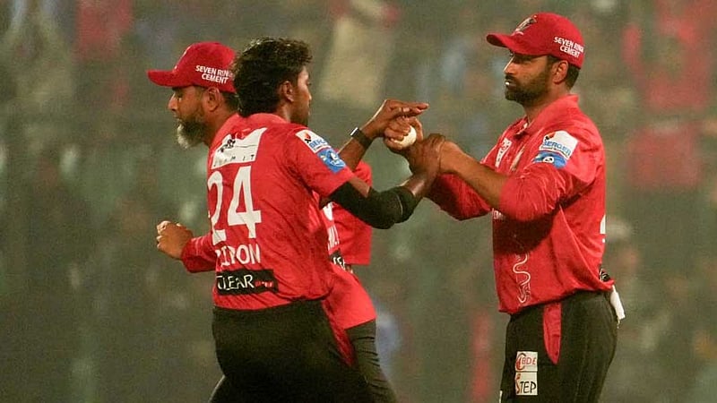 নাঈমের শেষের লড়াই থামিয়ে বরিশালের রোমাঞ্চকর জয়
