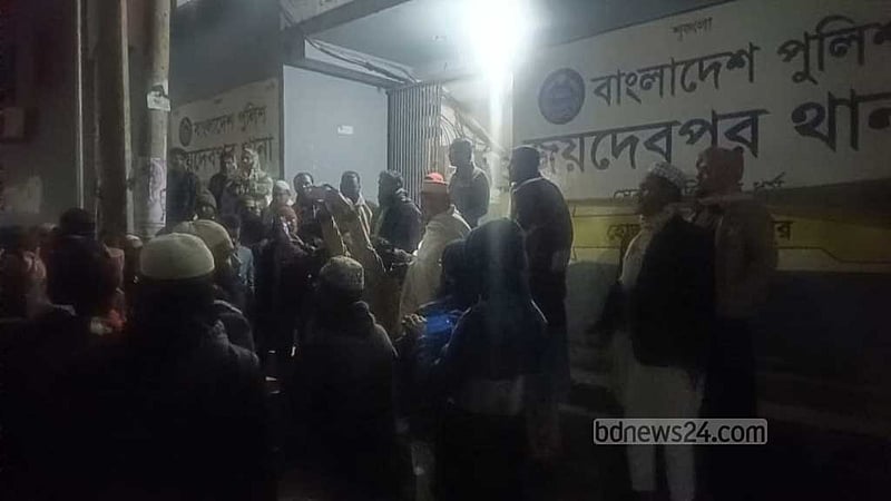 আওয়ামী লীগ নেতার মুক্তির দাবিতে থানায় জামায়াতের বিক্ষোভ