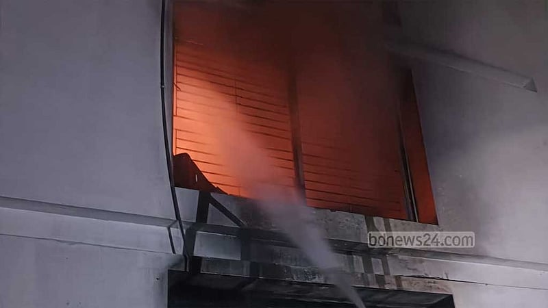 বেক্সিমকোর কারখানা খুলে দেওয়ার দাবিতে সড়ক অবরোধ, অগ্নিসংযোগ-ভাঙচুর