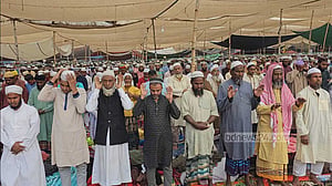 ইজতেমা: জুমার নামাজে সড়ক-ফুটপাত, অলিগলিতে মানুষের ঢল