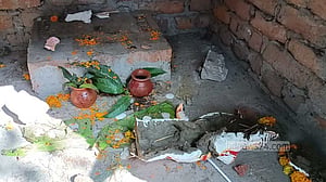 পূজার আগমনী বার্তা–শিউলির ঘ্রাণ, নাকি মূর্তি ভাঙ্গার শব্দ?