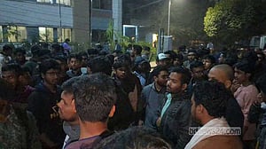 গোপালগঞ্জে বিশ্ববিদ্যালয় শিক্ষার্থীদের ওপর হামলা, বাবা-ছেলে কারাগারে