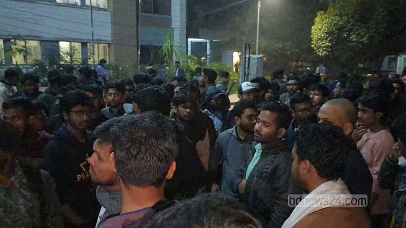 গোপালগঞ্জে বিশ্ববিদ্যালয় শিক্ষার্থীদের ওপর হামলা, বাবা-ছেলে কারাগারে