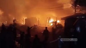 নোয়াখালীতে পুড়ে গেছে ১১ দোকান, ২ বাড়ি