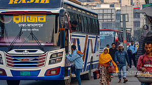 মহাখালীতে বাসের ‘যেমন খুশি তেমন’