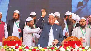 বিএনপিকে ‘তালগাছ’ দেখালেন চরমোনাইর পীর