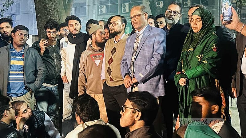 দ্বিতীয় ক্যাম্পাস: উপাচার্যের অনুরোধও প্রত্যাখান অনশনরত জবি শিক্ষার্থীদের