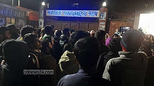 জাবির ছাত্রী হল থেকে যুবক আটক, শিক্ষার্থী বহিষ্কার
