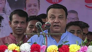 শাহীন চাকলাদার দম্পতির জমি-গাড়ি জব্দ, শেয়ার অবরুদ্ধ