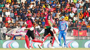 অদ্ভুত পাঁচ ওভারের পর হার দিয়ে ঘরের মাঠে শেষ করল সিলেট