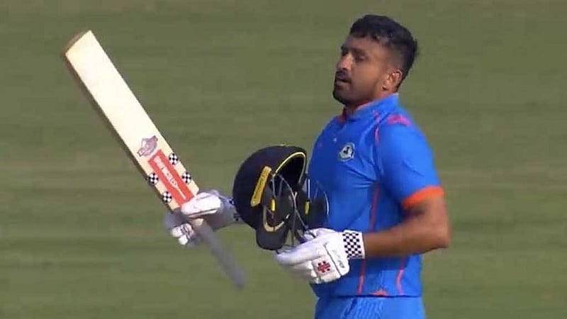 টানা ৪ সেঞ্চুরিতে সাঙ্গাকারার পাশে কারুন নায়ার