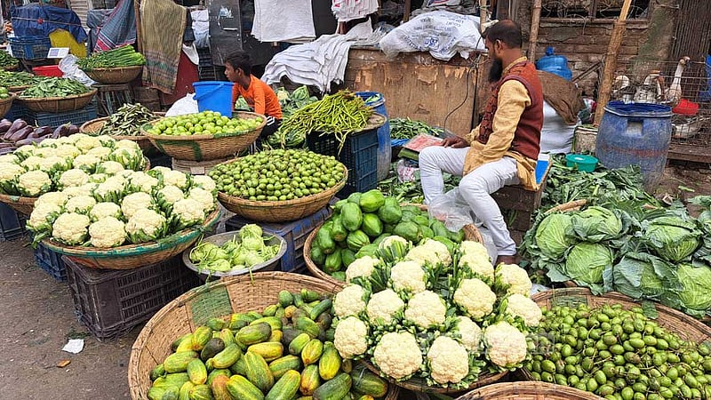 ‘এই দামে সবজি খাইতে পারলে ভালোই’