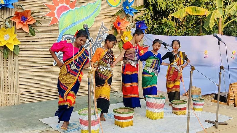 পাহাড়ে রঙ ছড়াল পিঠা-সাংস্কৃতিক উৎসব