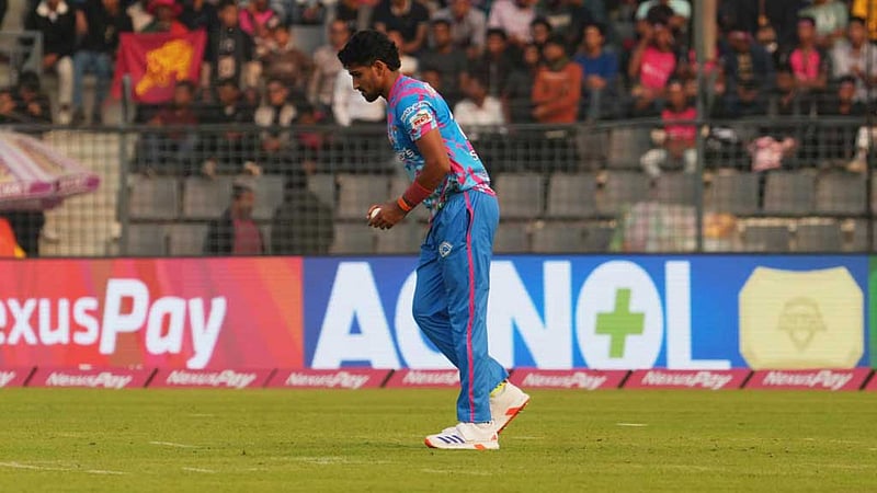 মায়ের মৃত্যুশোক সামলে মাঠে উজ্জ্বল খালেদ