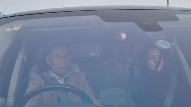 বিমানবন্দর থেকে সরাসরি লন্ডন ক্লিনিকে খালেদা জিয়া