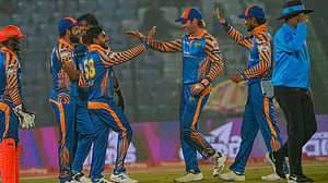মিরাজের অলরাউন্ড নৈপুণ্যে সিলেটকে হারিয়ে চারে খুলনা