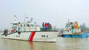 রূপসা নদীতে ডুবেছে লাইটারেজ জাহাজ