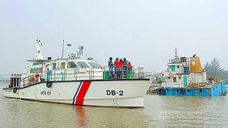 রূপসা নদীতে ডুবেছে লাইটারেজ জাহাজ