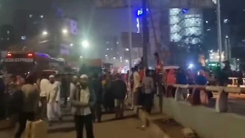 কুড়িলে পোশাক শ্রমিকদের বিক্ষোভ