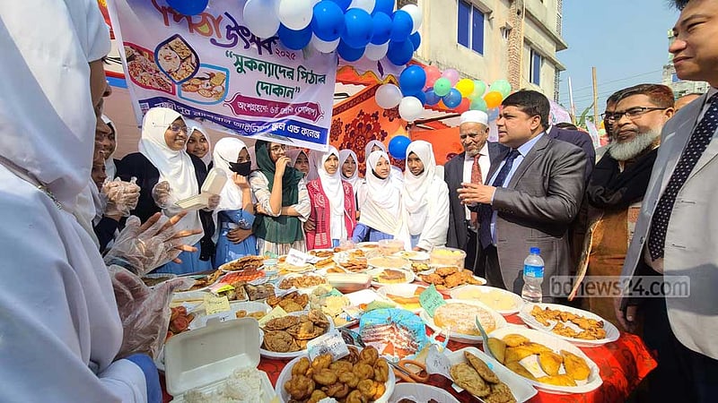 লক্ষ্মীপুরে পিঠা উৎসবে দুই শতাধিক পিঠার সমাহার