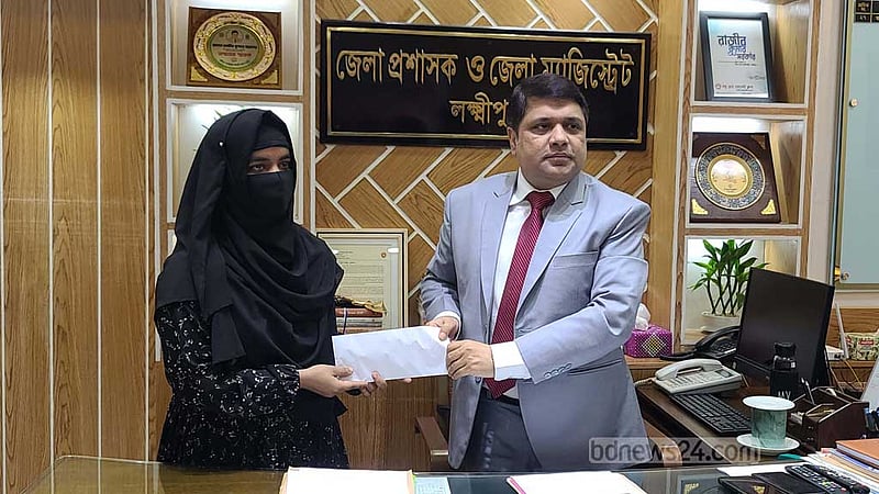 মেডিকেলে সুযোগ পাওয়া শিমার ভর্তির দায়িত্ব নিলেন লক্ষ্মীপুরের ডিসি