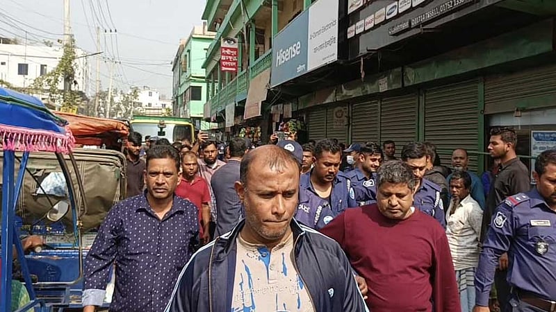 লক্ষ্মীপুরে ট্রাফিক পুলিশের ওপর হামলা: গ্রেপ্তার ১১