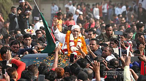 ওমরাহ করতে যাওয়ার পথে অসুস্থ বাবর, দুবাইয়ের হাসপাতালে ভর্তি